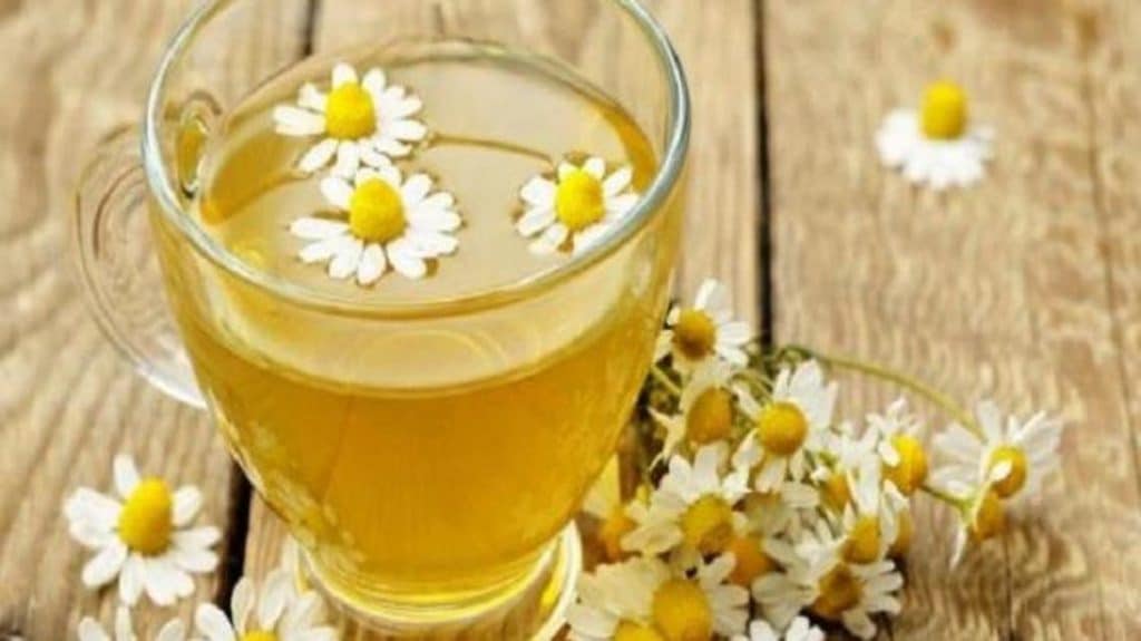 شاي البابونج لعلاج التهاب الحنجرة والبلعوم